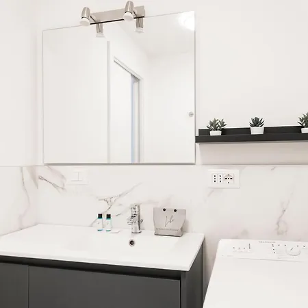 Easylife - Appartamento Elegante Moderno E Accogliente - La Tua Oasi In Citta Milan Exterior photo